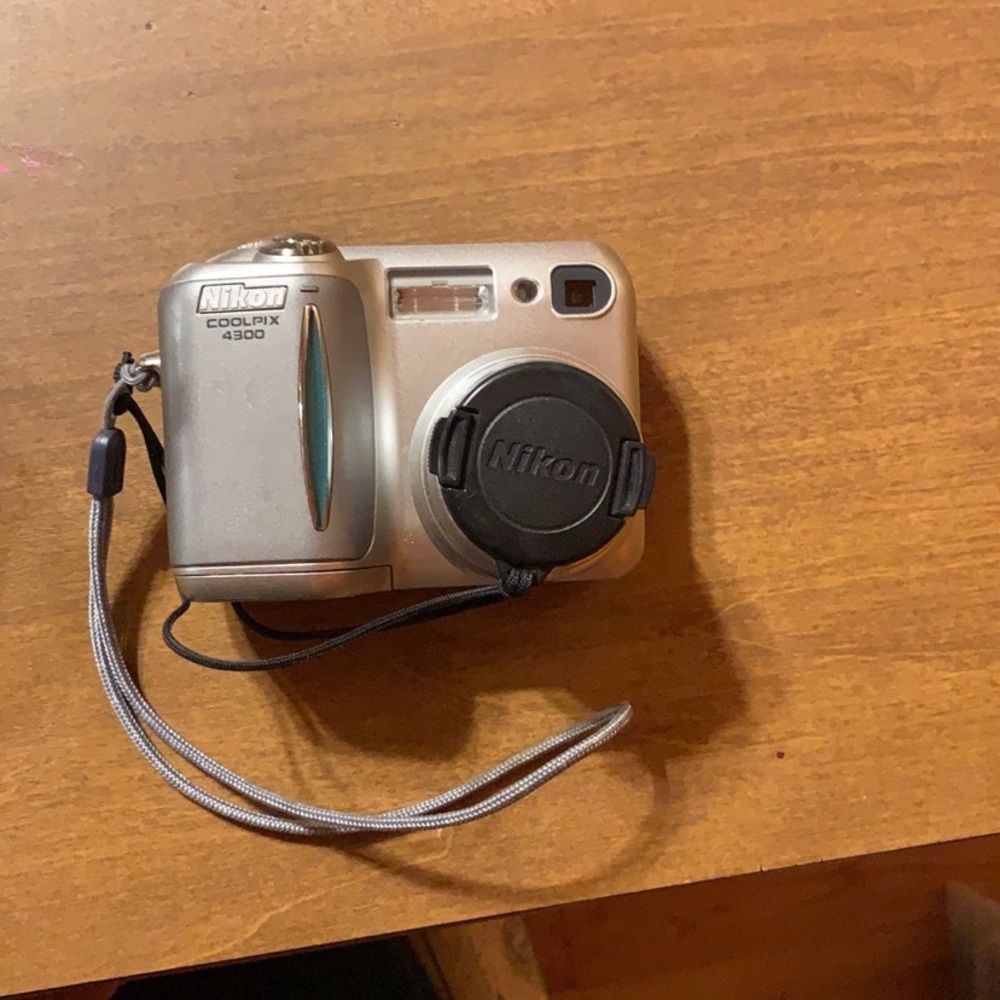 Nikon Coolpix 4300  Zoom Silver Digital Camera.